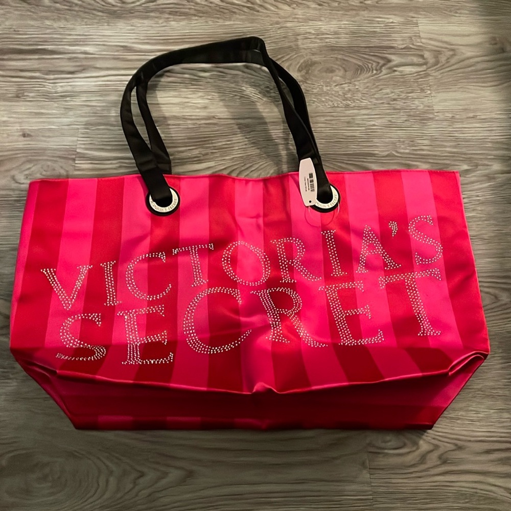 Victoria Secret Pink, Red and Silver Tote/Over night Bag 💼.